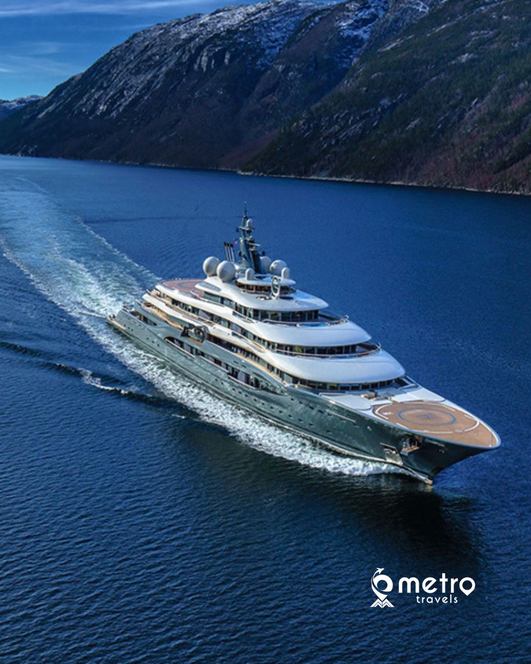 yacht tour - luxury things to do in dubai